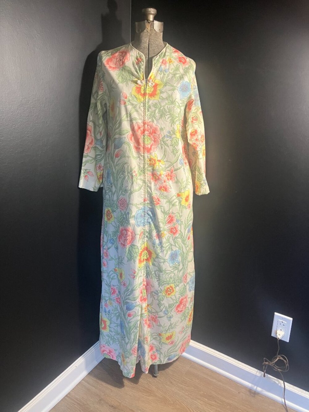 Vintage Maison Weiss Jackson, MS Floral Zip Front Dressing Gown / House Robe
